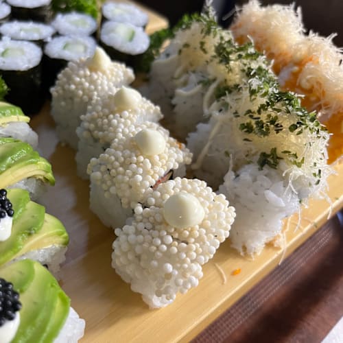 Tanuki Sushi & Asian Cuisine, Oss