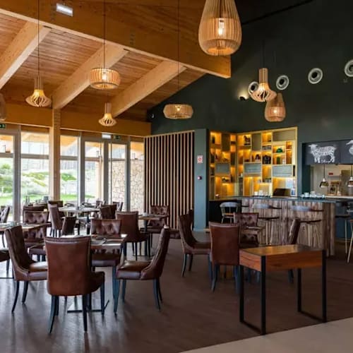 Club House West Cliffs, Vau