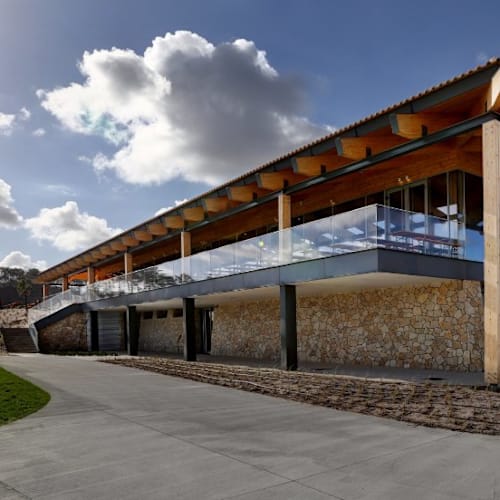 Club House West Cliffs, Vau