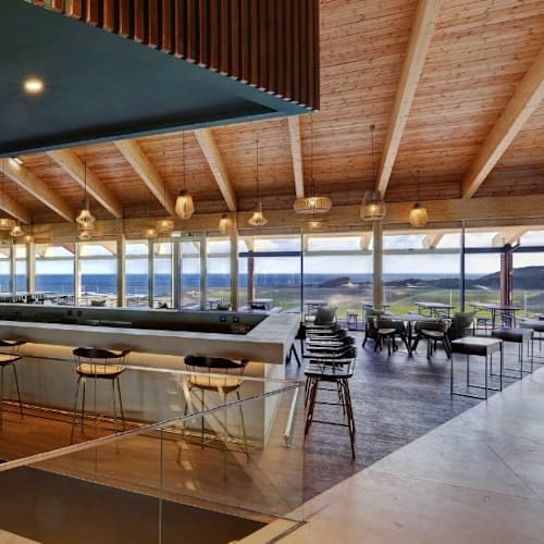 Club House West Cliffs, Vau