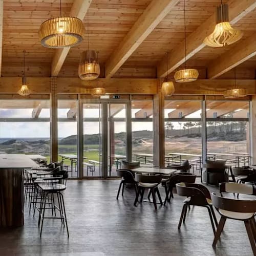 Club House West Cliffs, Vau
