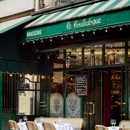 Le Bouledogue, Paris