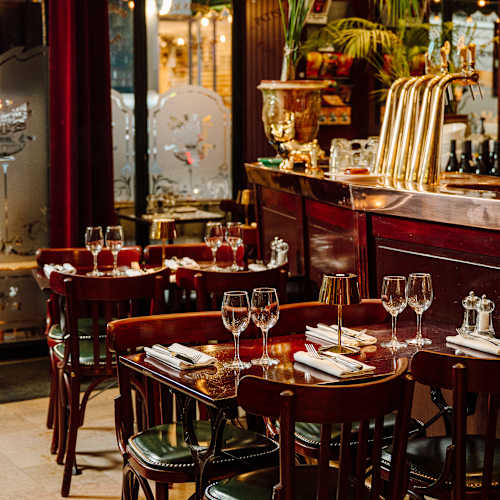 Le Bouledogue, Paris