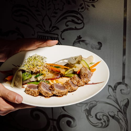 Le Bouledogue, Paris