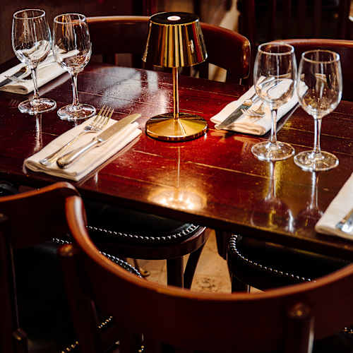 Le Bouledogue, Paris