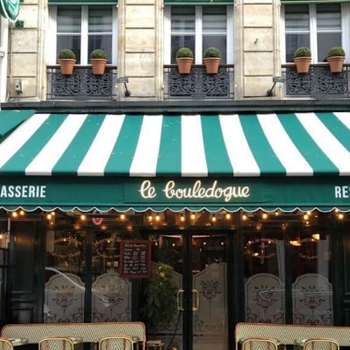 Le Bouledogue, Paris