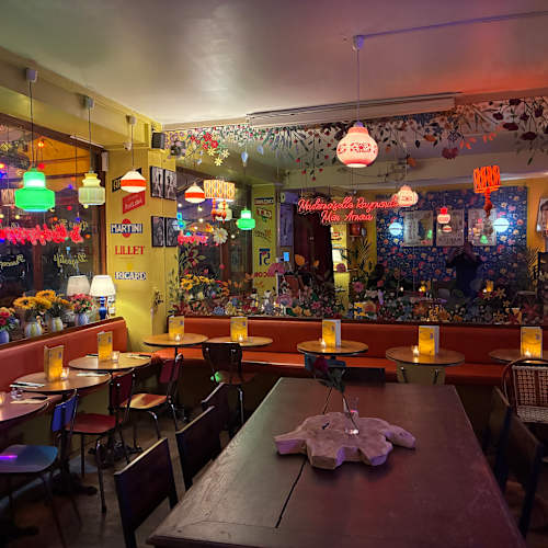 Mademoiselle Raymonde, Paris