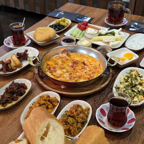 Ahmet Usta, Den Haag