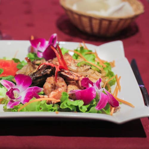 Escale à Saigon, Paris