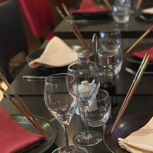 Escale à Saigon, Paris