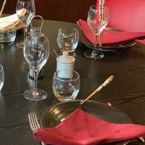 Escale à Saigon, Paris