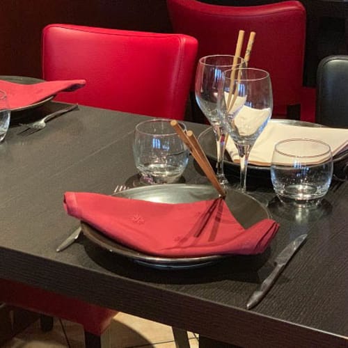Escale à Saigon, Paris