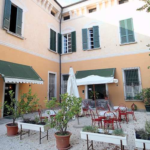 Gustavo Pizzeria, Barco