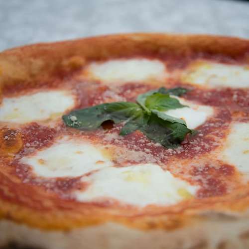 Gustavo Pizzeria, Barco