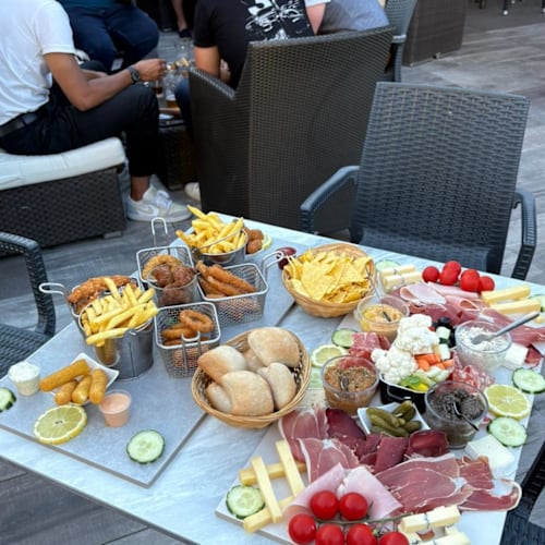 Cadence Café, Cessy