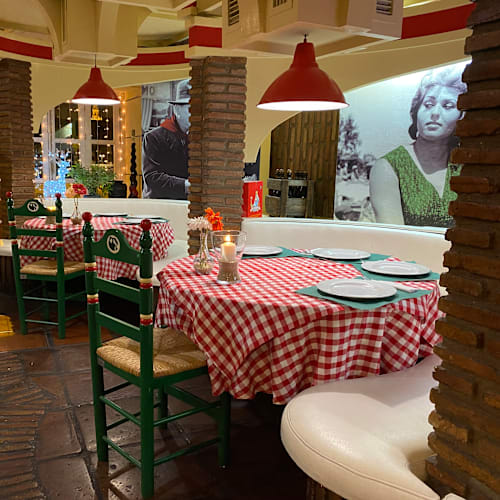 Don Cammillo e Peppone, Sevilla