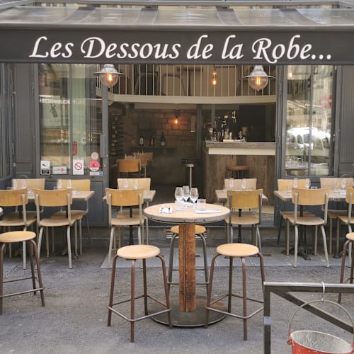 Les Dessous de la Robe, Paris