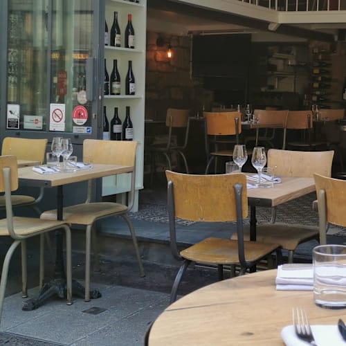 Les Dessous de la Robe, Paris