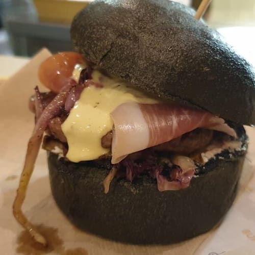 Boss Taurus Burger Store, Novara