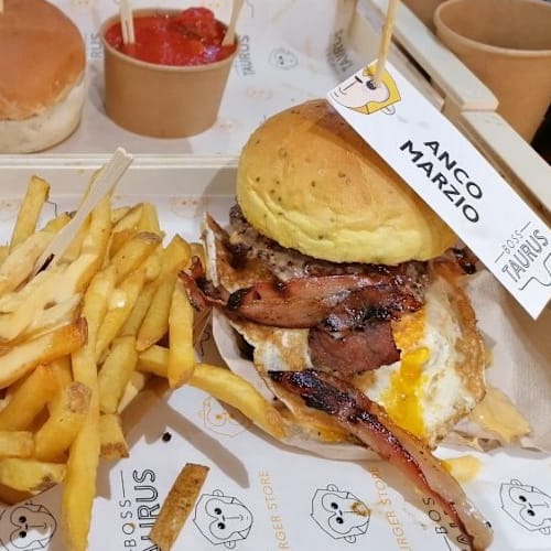 Boss Taurus Burger Store, Novara