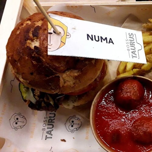 Boss Taurus Burger Store, Novara