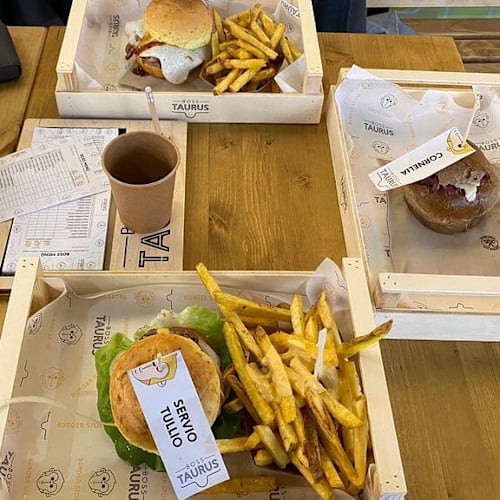 Boss Taurus Burger Store, Novara