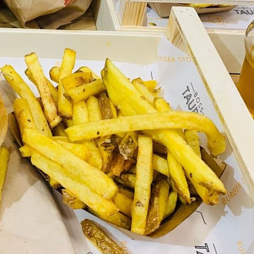 Boss Taurus Burger Store, Novara