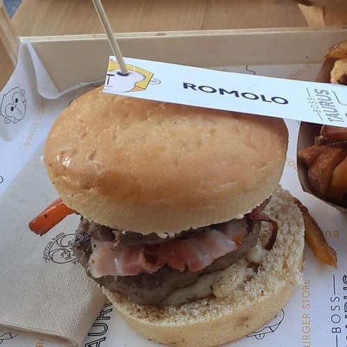 Boss Taurus Burger Store, Novara