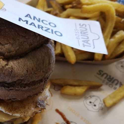 Boss Taurus Burger Store, Novara