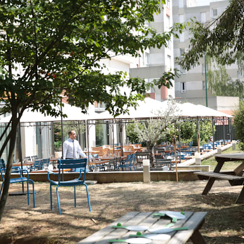 Kitchen & Bar - Courtyard Paris La Defense, Colombes