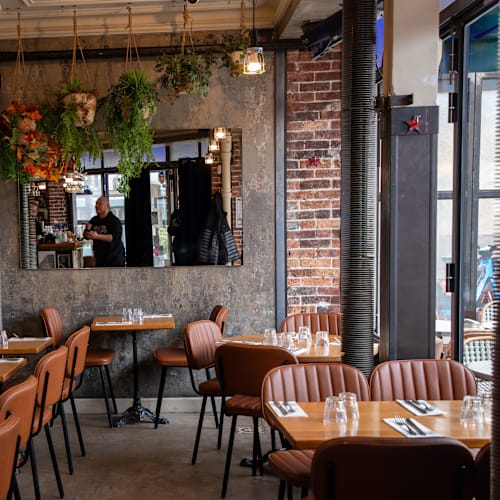 Loui's Corner, Paris