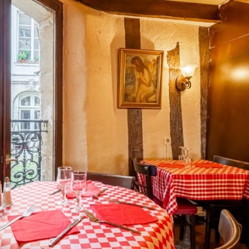Demi Lune, Paris