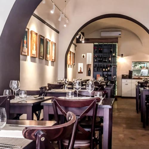 Enosteria  capolecase, Roma