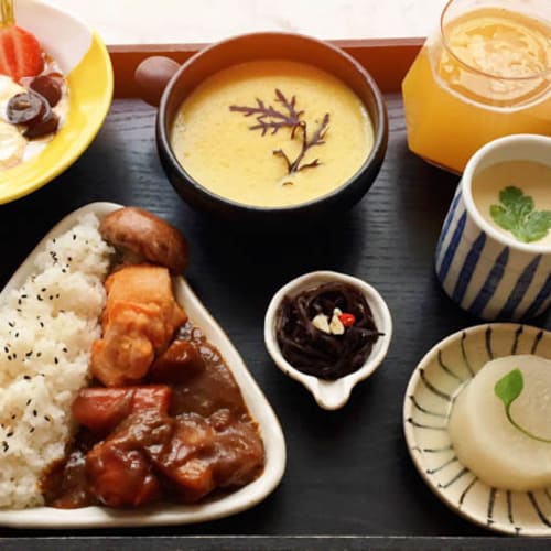 Ai Hsu Table, Paris