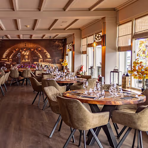 Het Maashotel, Broekhuizen