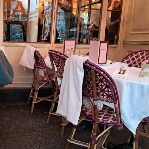 Rosemonde, Paris