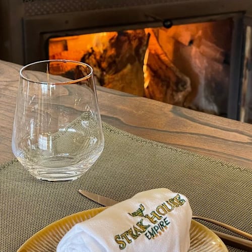 Restaurante Empire Steakhouse, Luz