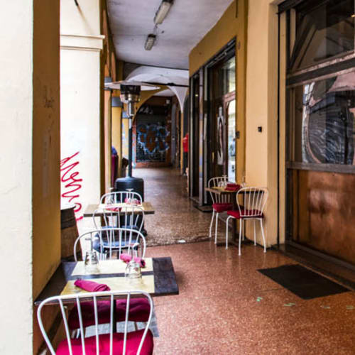 Va Mo Lá, Bologna