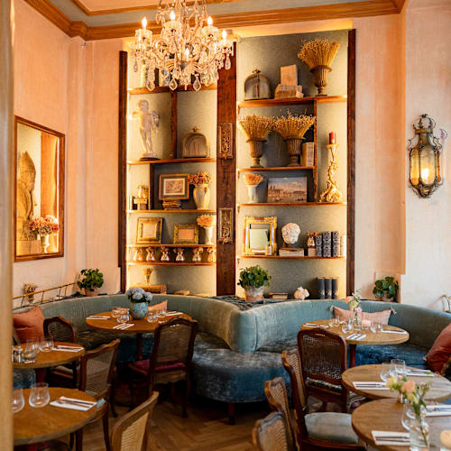Amarvi, Paris