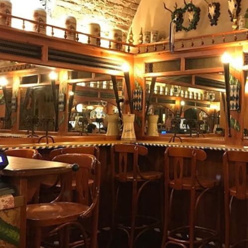 Amos Platz, Crema