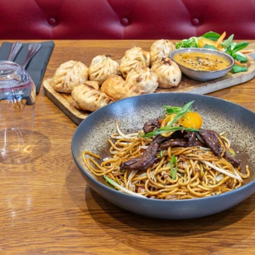 Lhotse, Paris