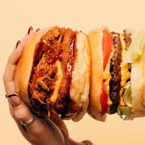 Monster Burger, Latina