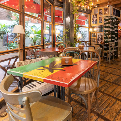 Universal People, Sevilla