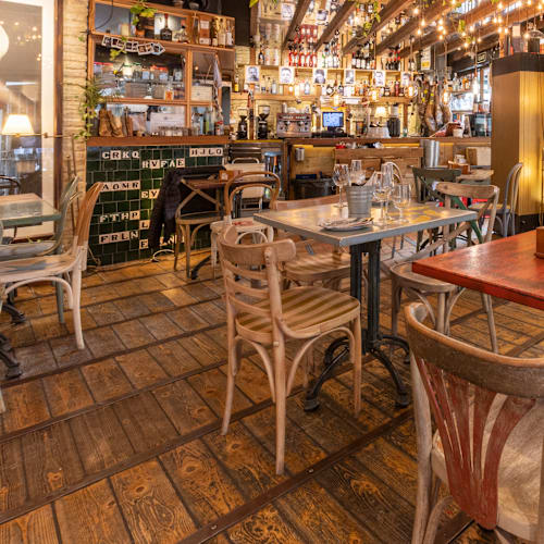 Universal People, Sevilla