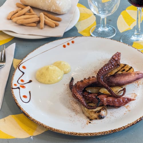 Universal People, Sevilla