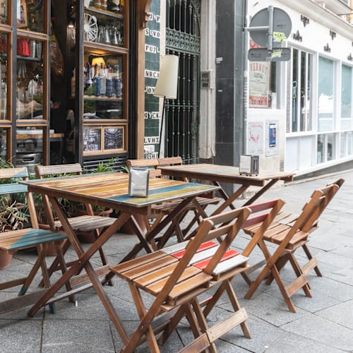Universal People, Sevilla