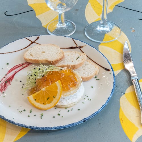 Universal People, Sevilla