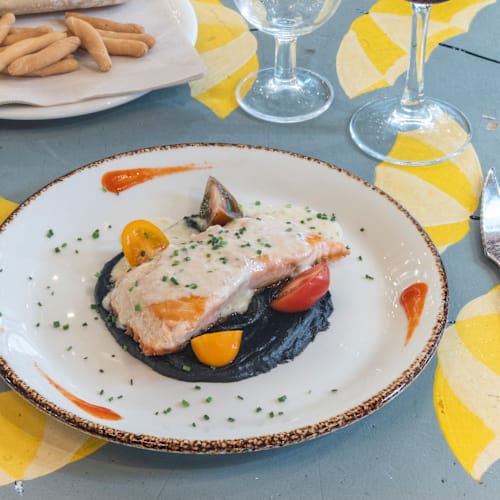 Universal People, Sevilla