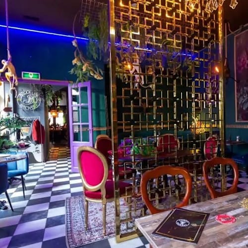 Funky Monkey, Leiden