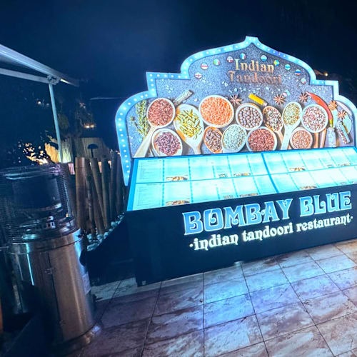 Bombay Blue, Arona